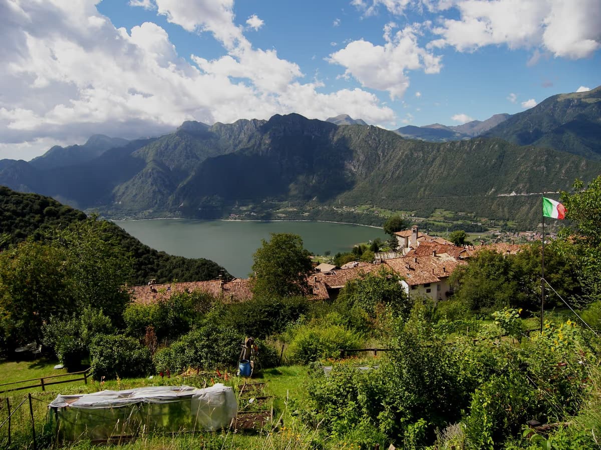Die schönsten Dörfer des Trentino: steinerne Gassen, Legenden und Traditionen