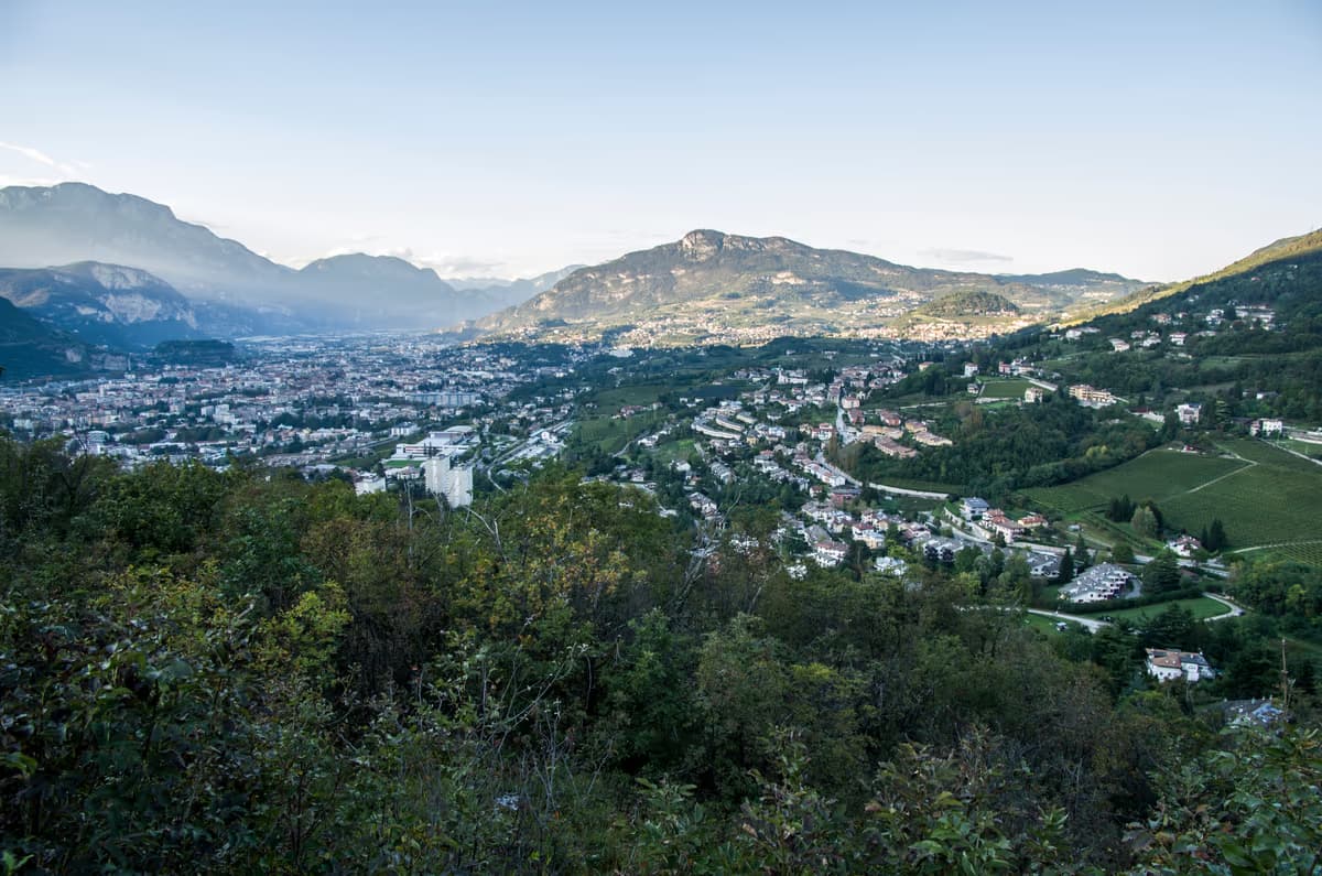 Promenades panoramiques au-dessus des lacs de la Valsugana : des sentiers avec vue